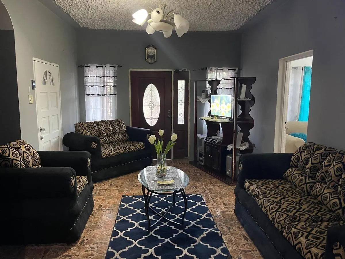 Quarto em Acomodações Particulares Diamond Apartamento May Pen